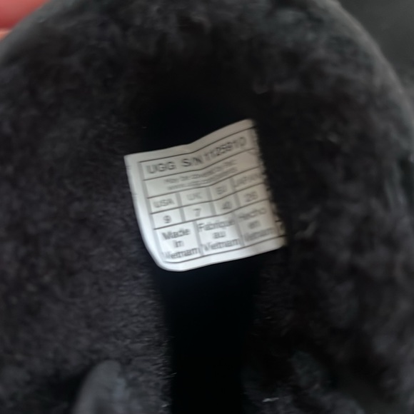 Black Uggs - Picture 3 of 7